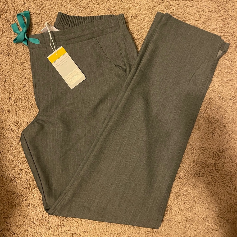 NWT Grey Yola Figs Scrub Pants- Small